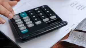 Should you hire an accountant for business tax calculations